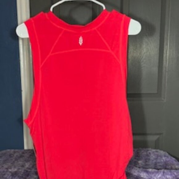 Free People Movement Tempo Tank Pink asymmetrical NWT Size M - Picture 6 of 6